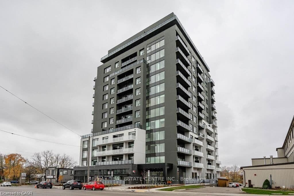 #608 - 71 Wyndham Street S