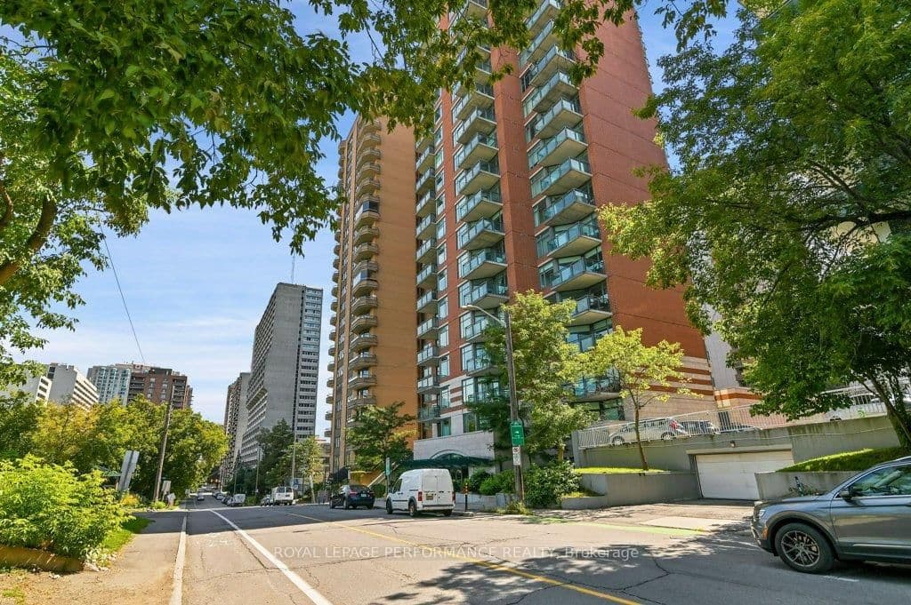 #704 - 570 Laurier Avenue W