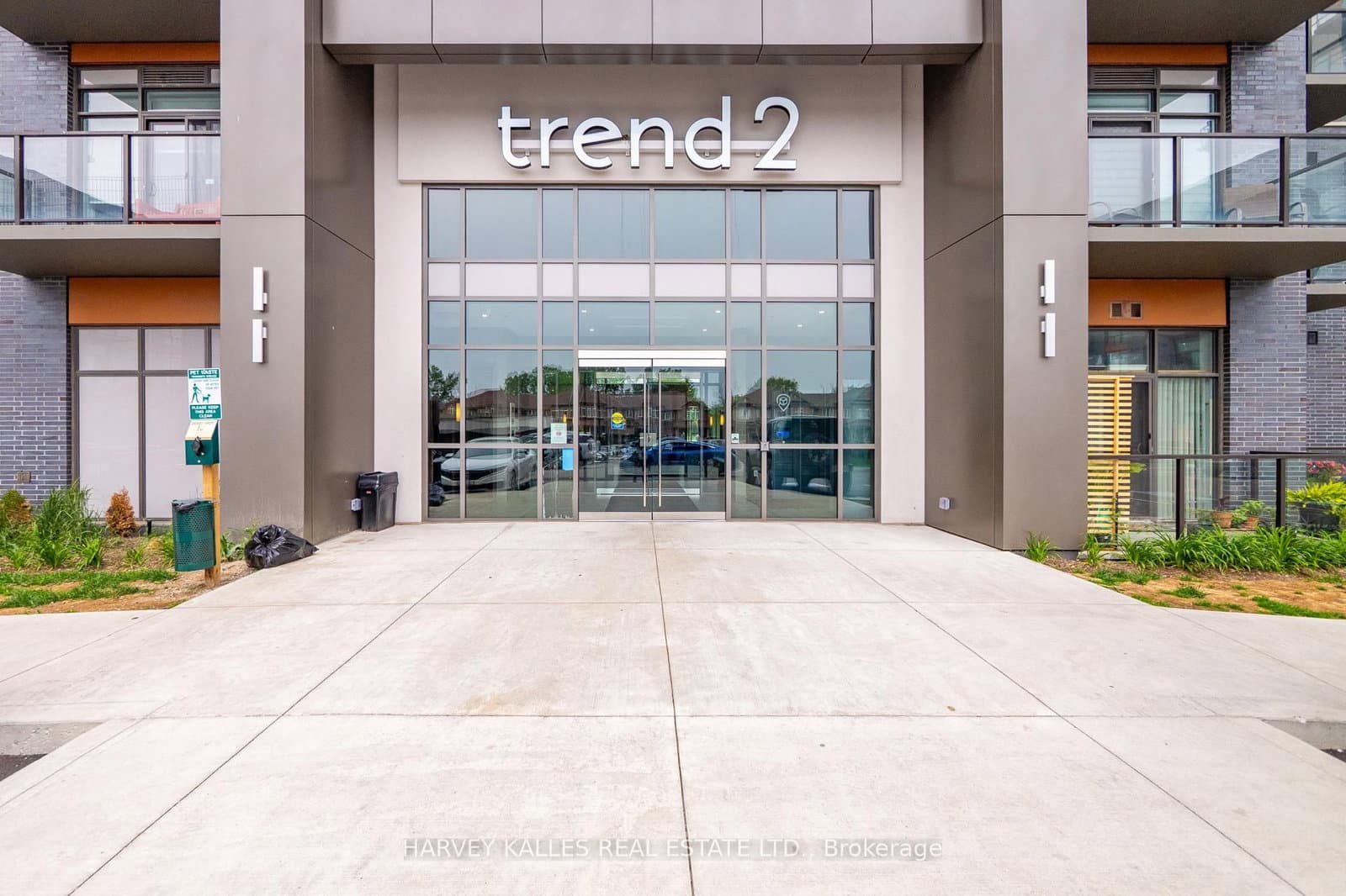 460 Dundas Street W, Unit 431