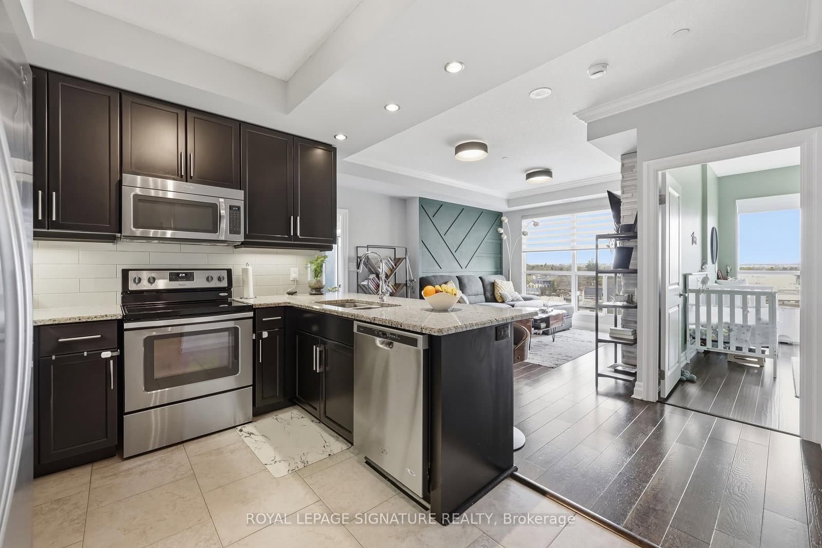 #610 - 150 Wellington Street E