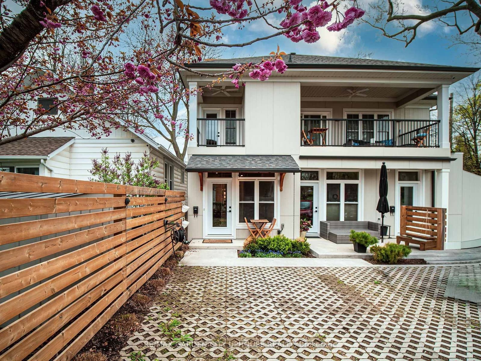 166 RUSSELL Avenue, Unit A
