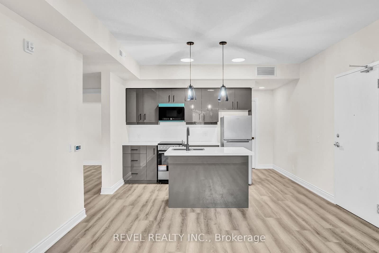 #2A - 261 King Street E
