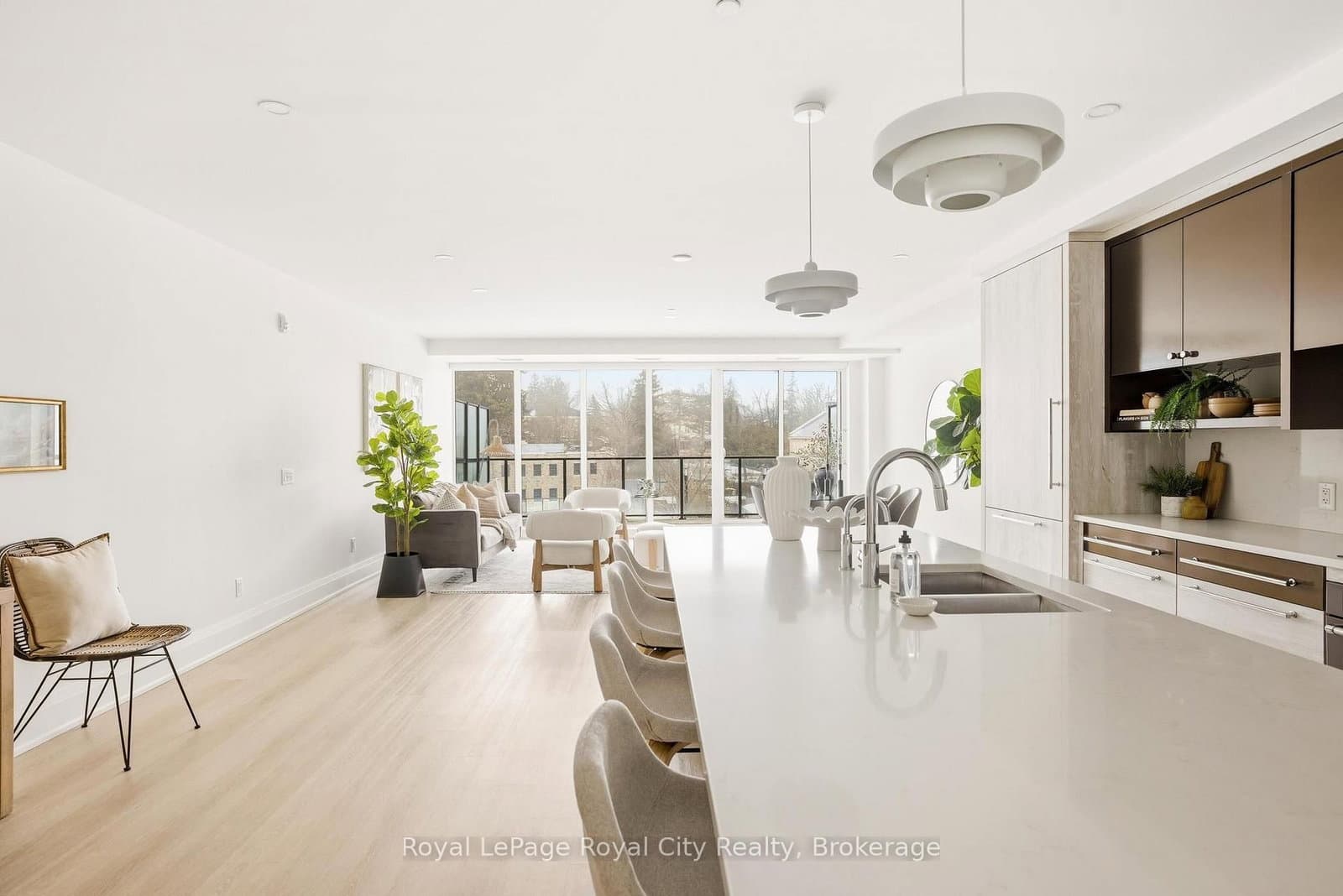 #211 - 6523 Wellington 7 Road