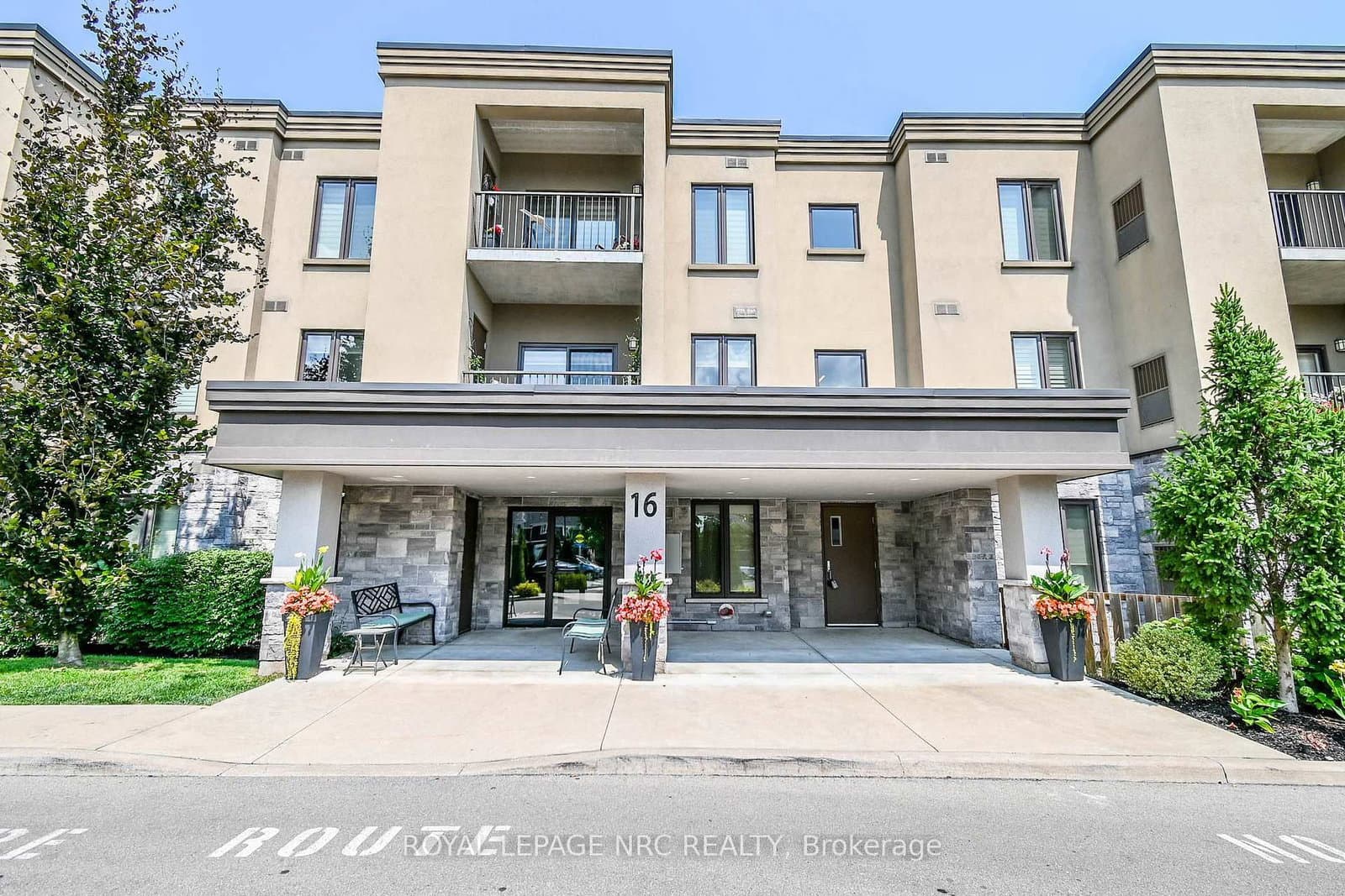 #203 - 16 Sullivan Avenue