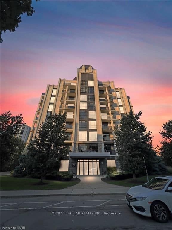 #801 - 90 Charlton Avenue W