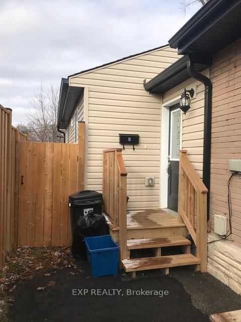 238 Ridgewood Crescent, Unit B