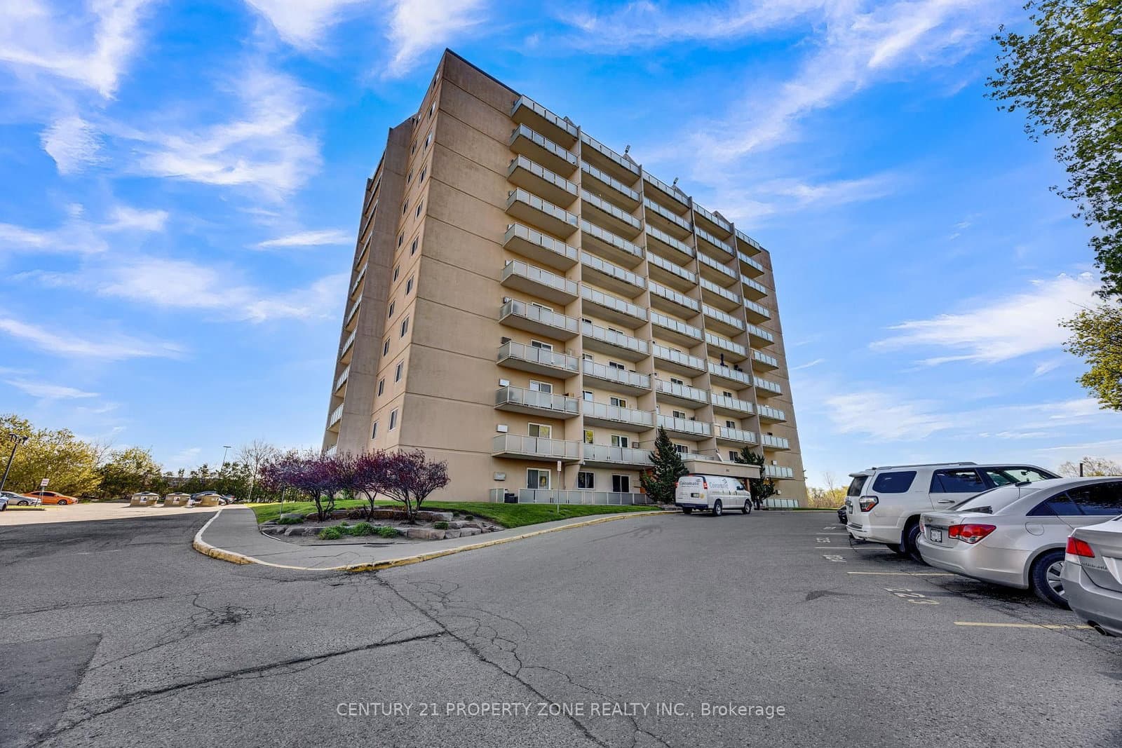 #907 - 573 MORNINGTON Avenue