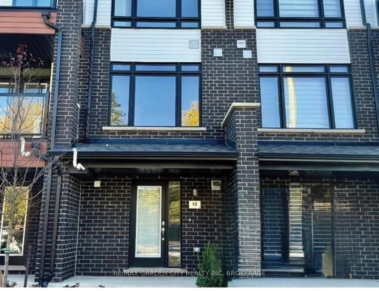 12 SIDNEY ROSE COMMON