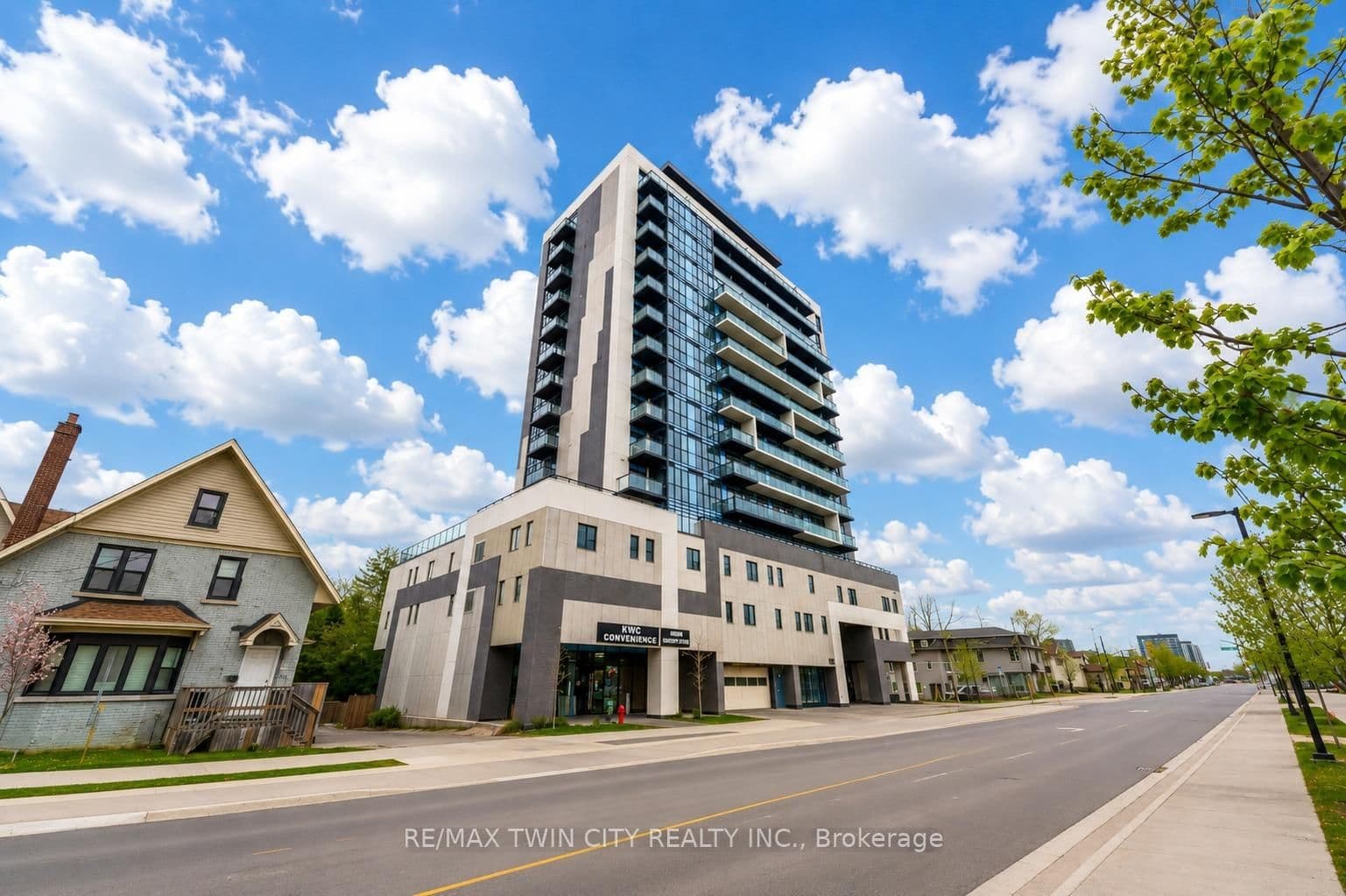 #904 - 128 King Street N