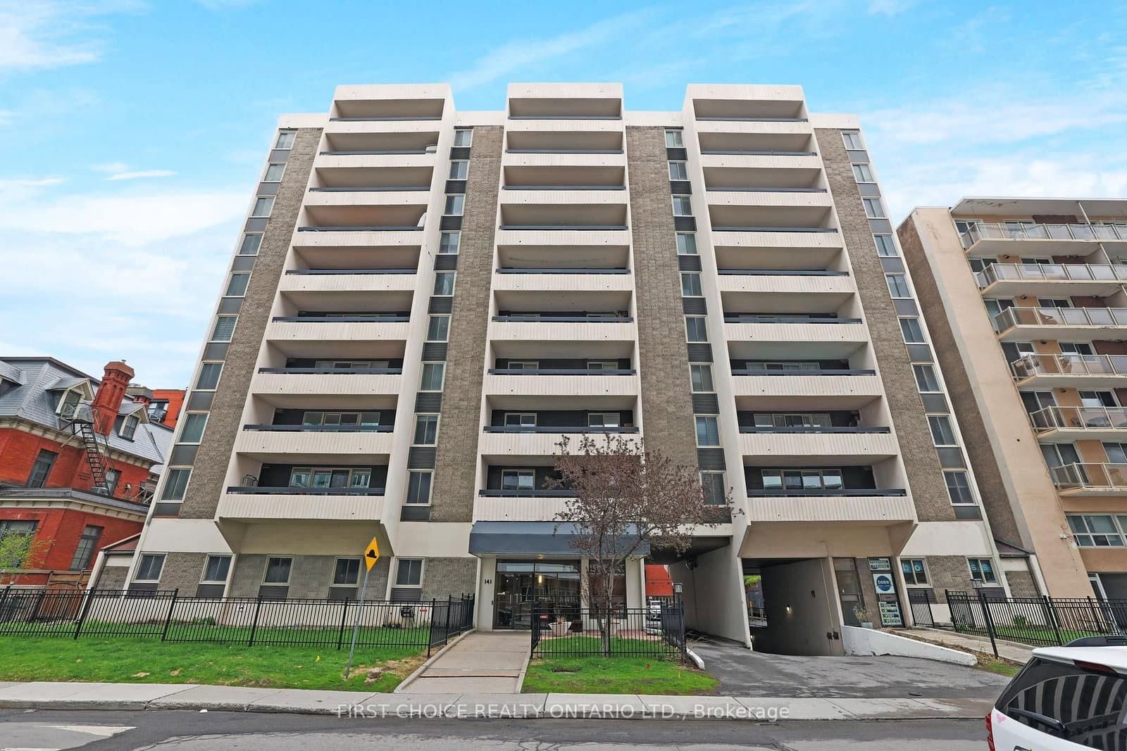 #703 - 141 Somerset Street W