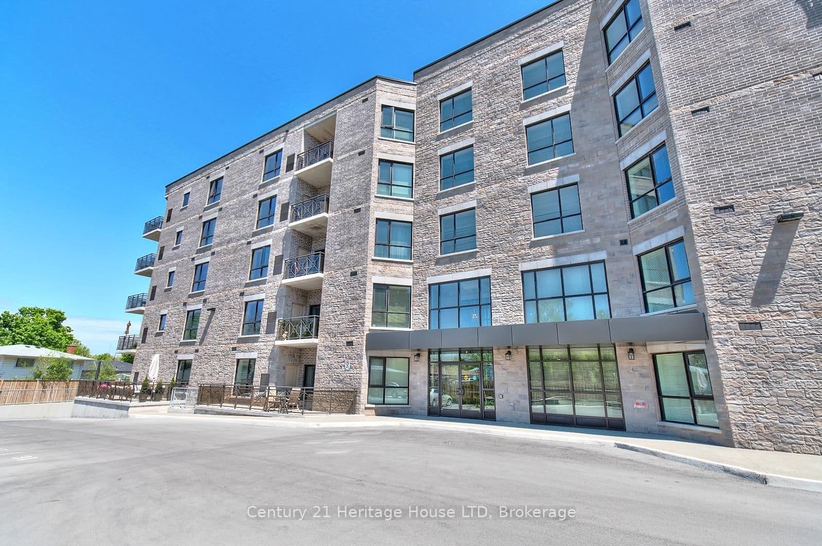#307 - 379 Scott Street