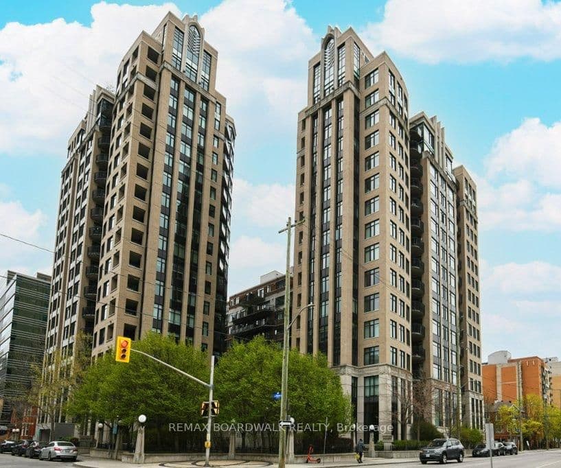 #702 - 245 Kent Street