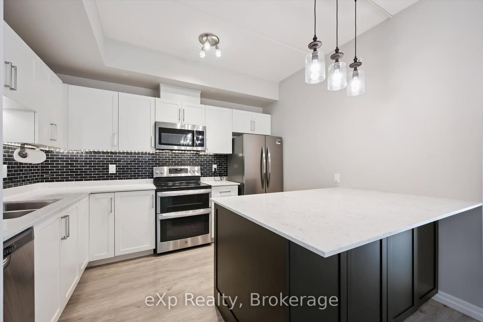 35 Kingsbury Square, Unit 214