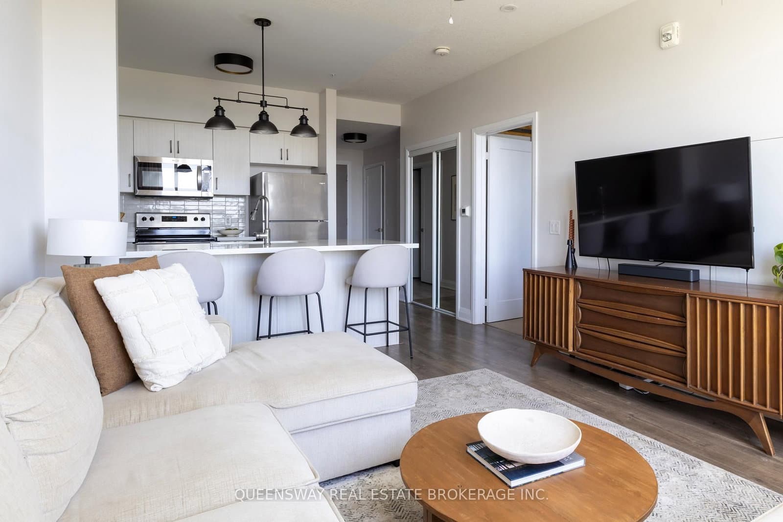 #515 - 16 Concord Place