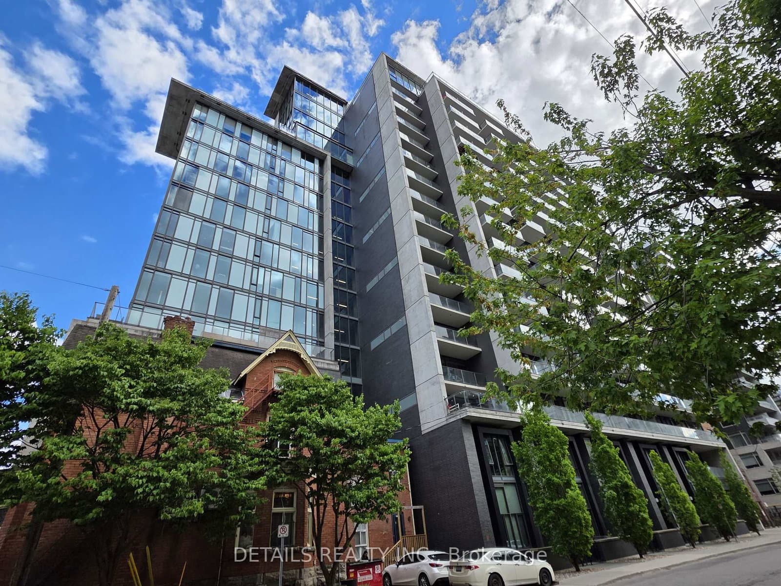 #812 - 224 Lyon Street N