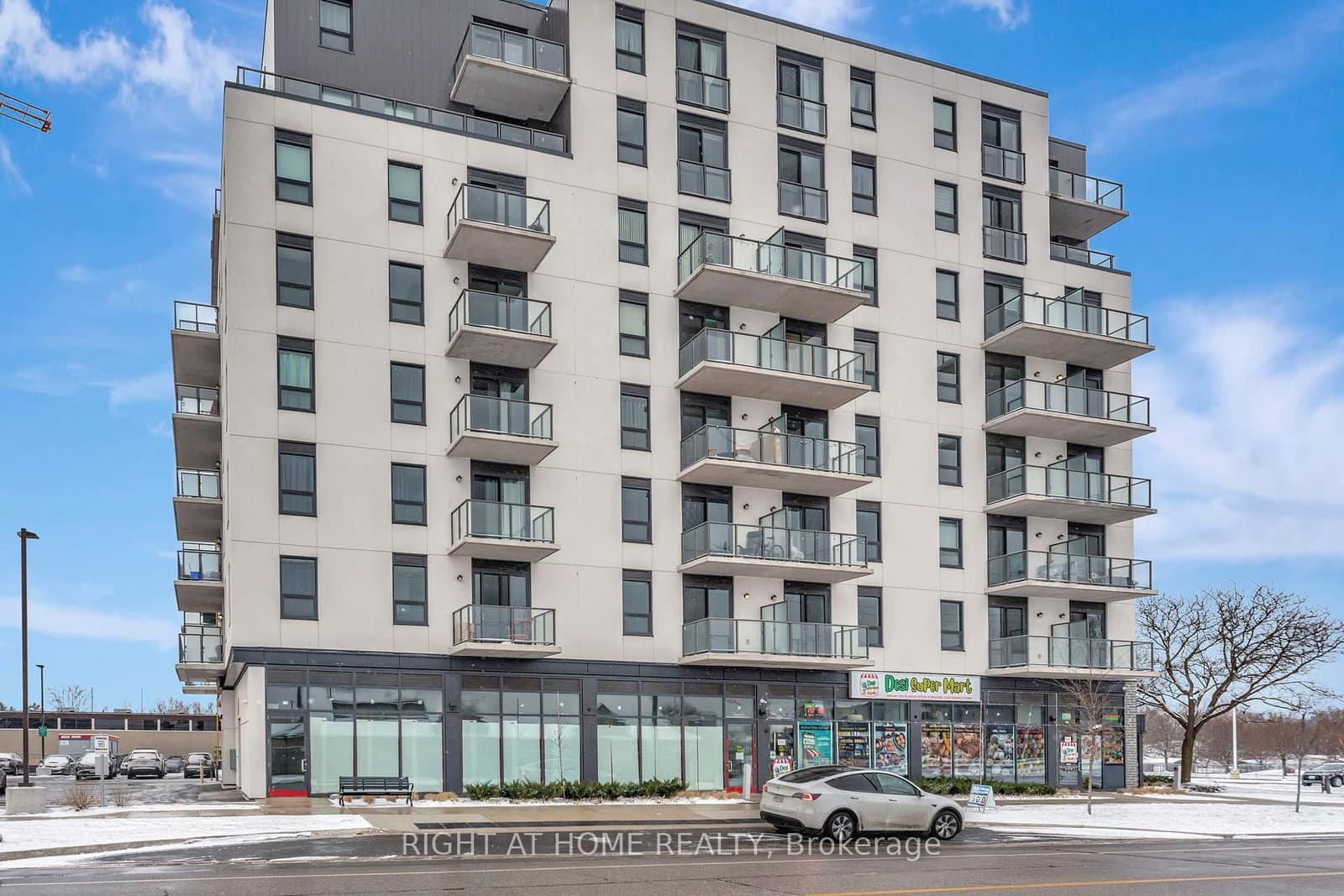 #514 - 7 Erie Avenue