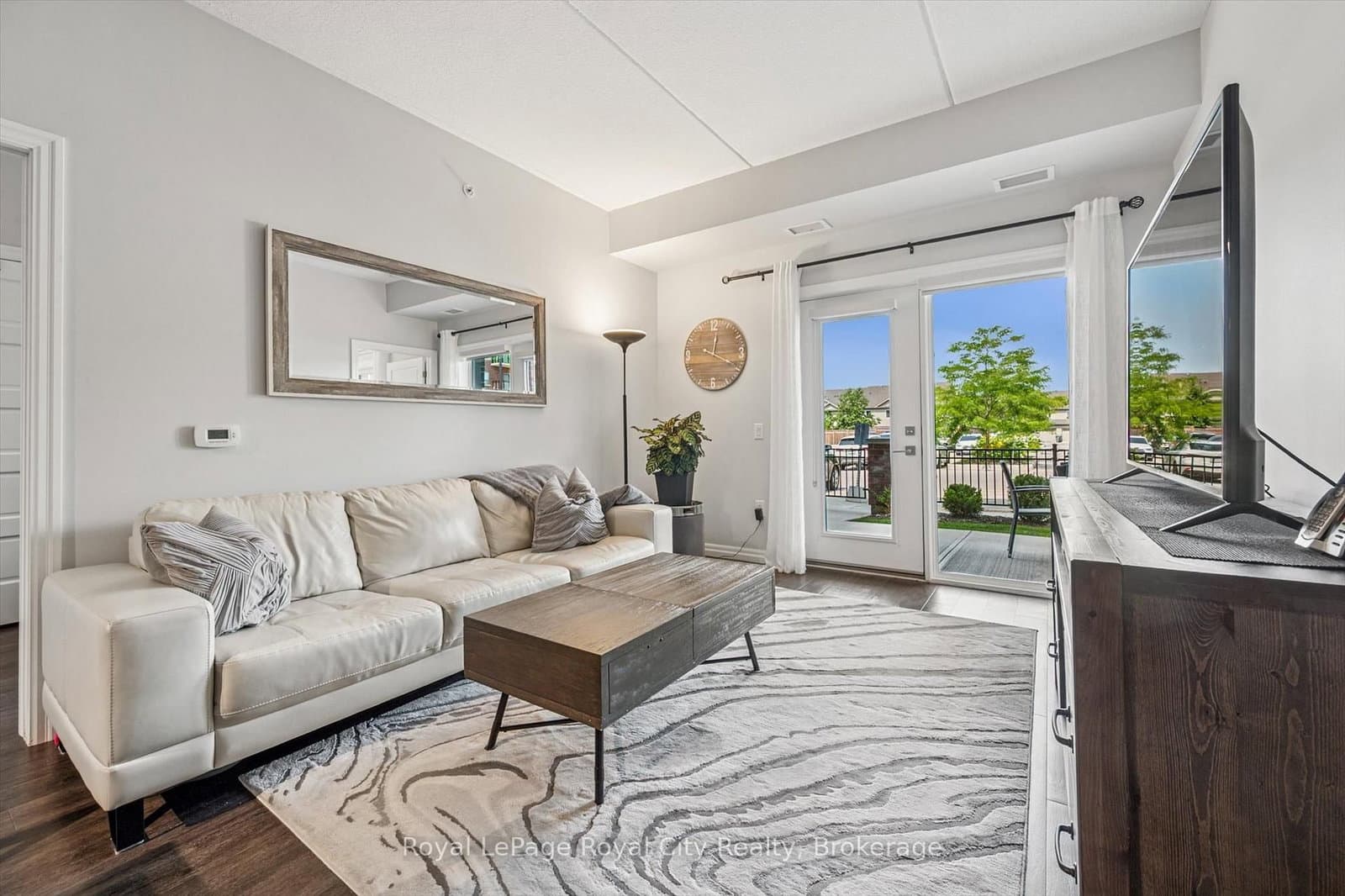 #121 - 35 Kingsbury Square