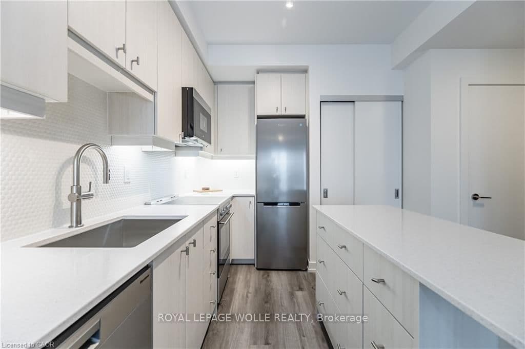 15 Wellington Street S, Unit 907