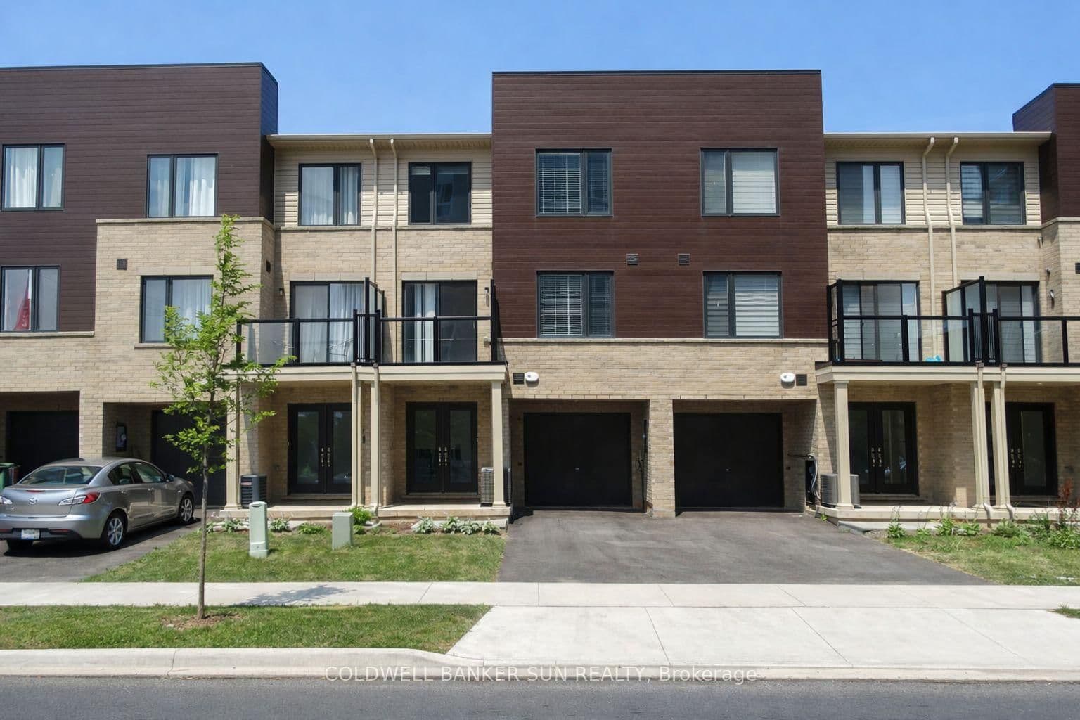 7 Roxanne Drive