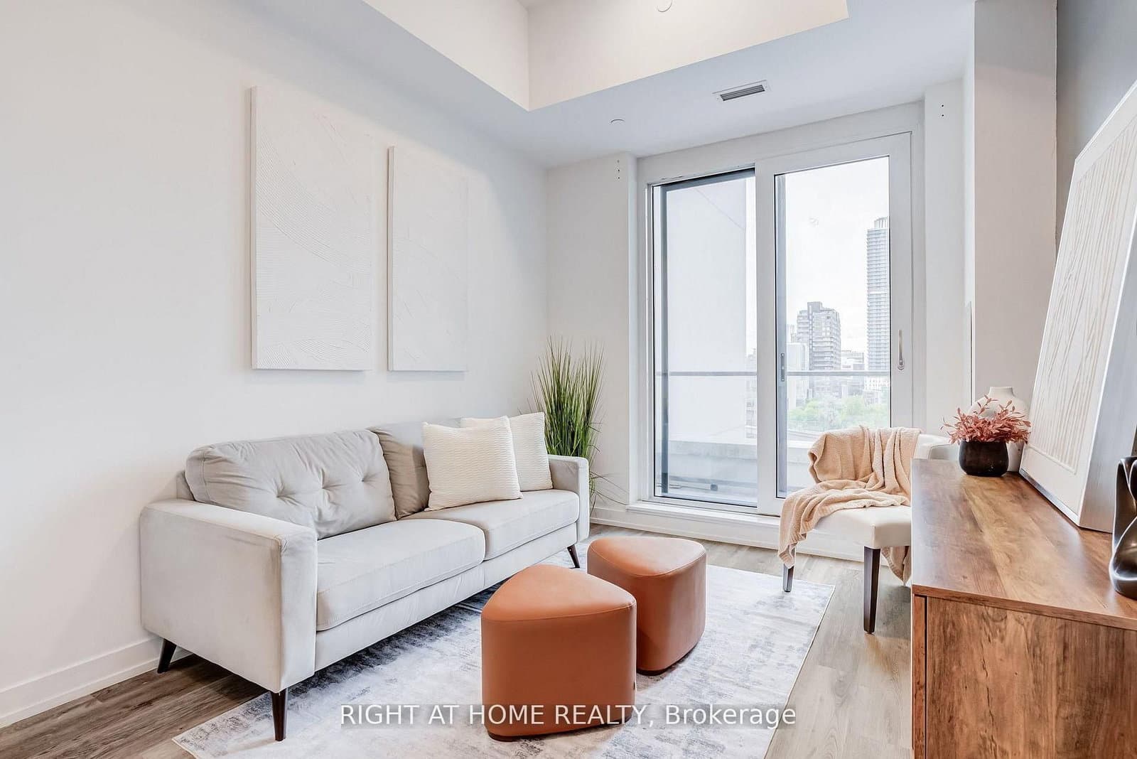 15 Wellington Street S, Unit 301