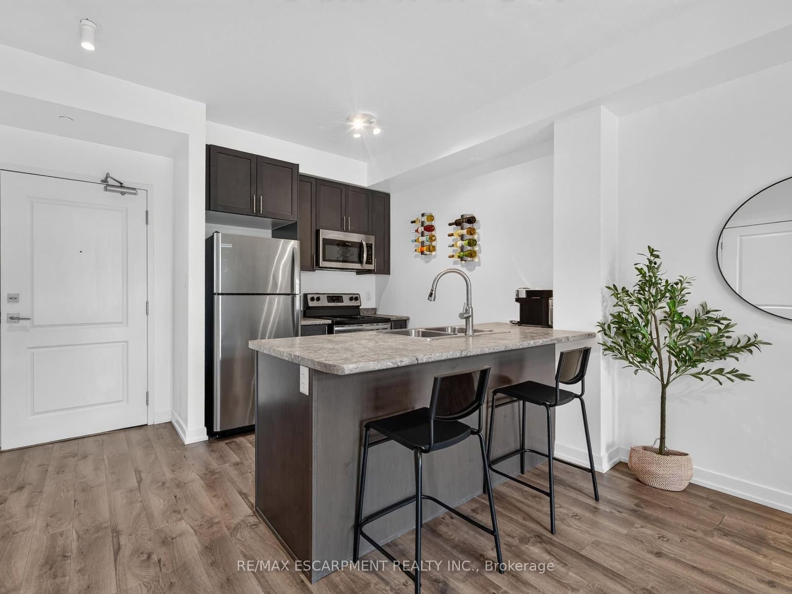 #123 - 101 Shoreview Place