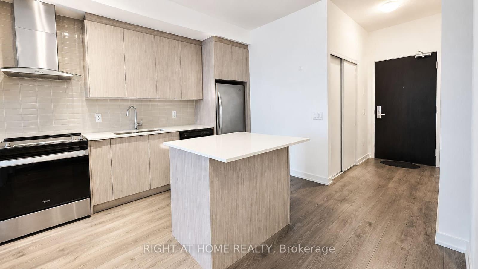#412 - 55 Duke Street W