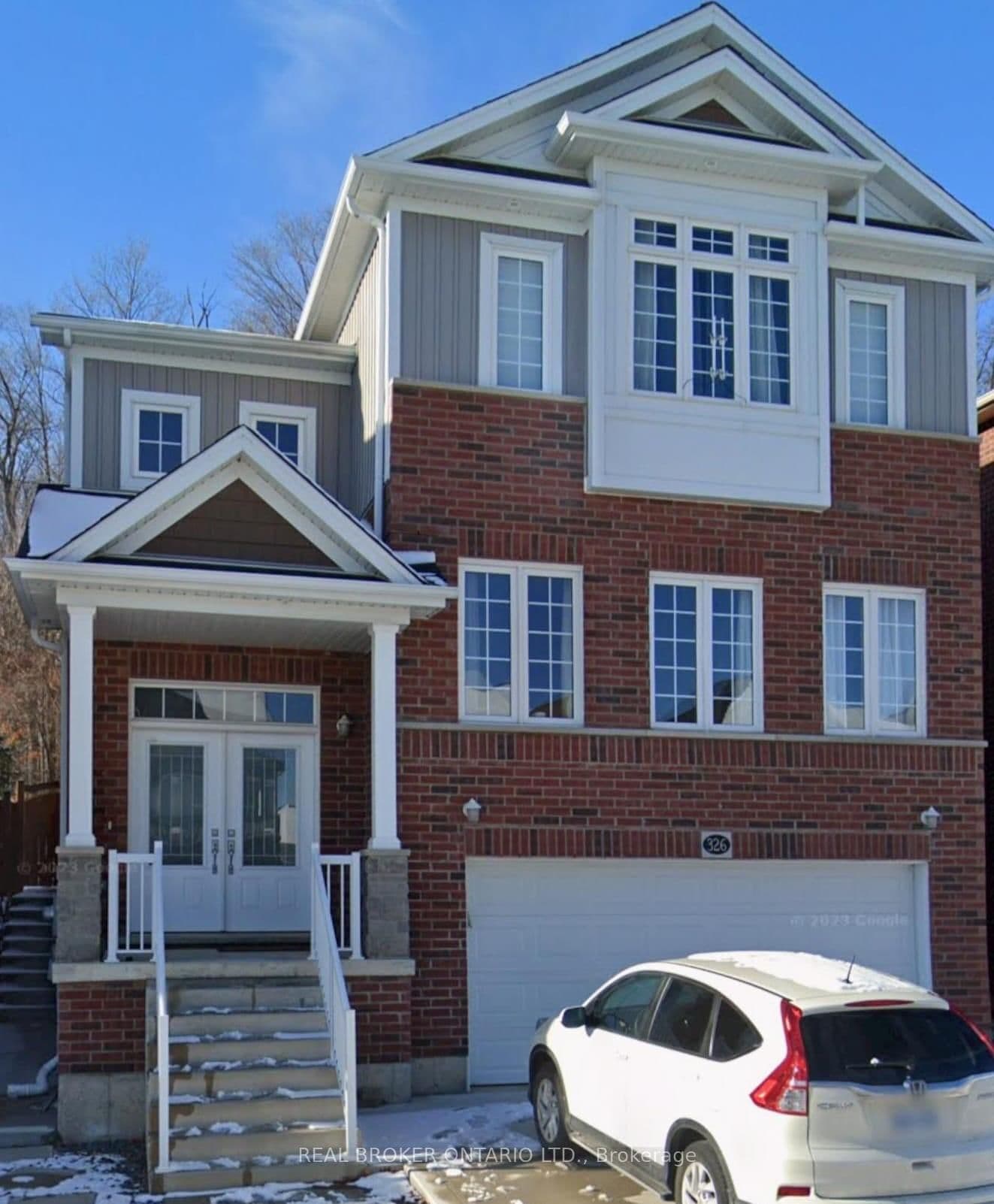 326 Moorlands Crescent W