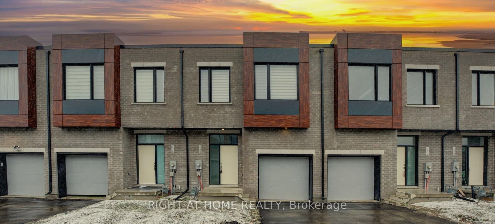 416 Dundas Street S, Unit 10