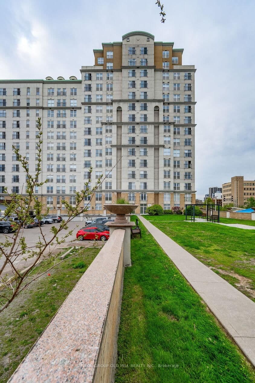 135 James Street S, Unit 1201