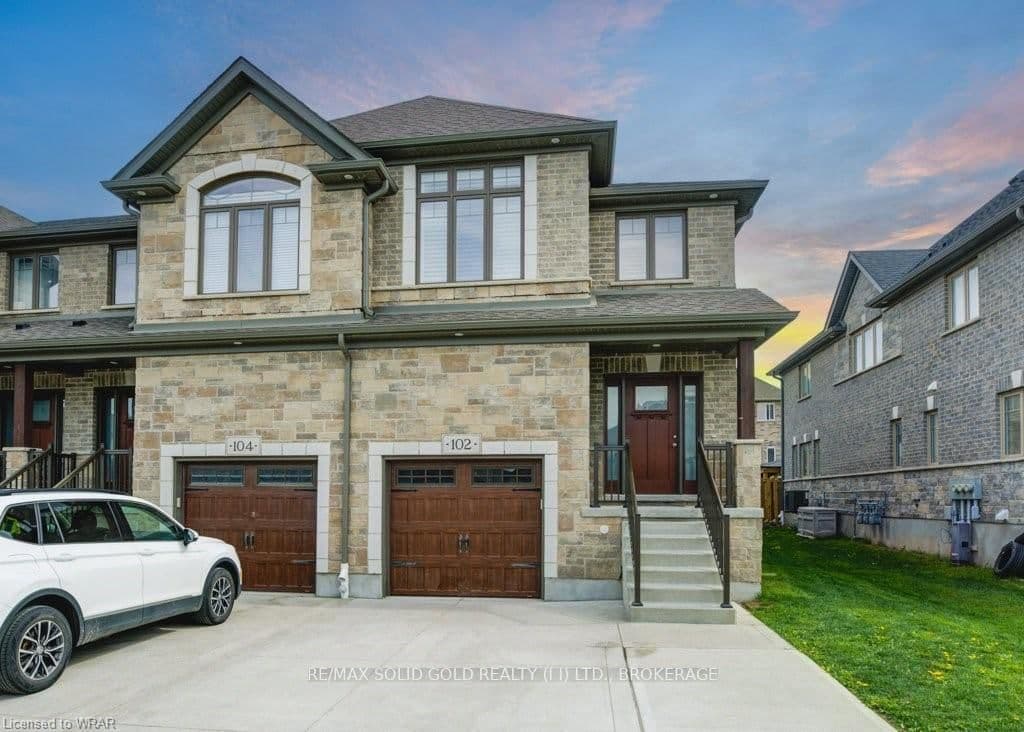 102 HOLLYBROOK Trail