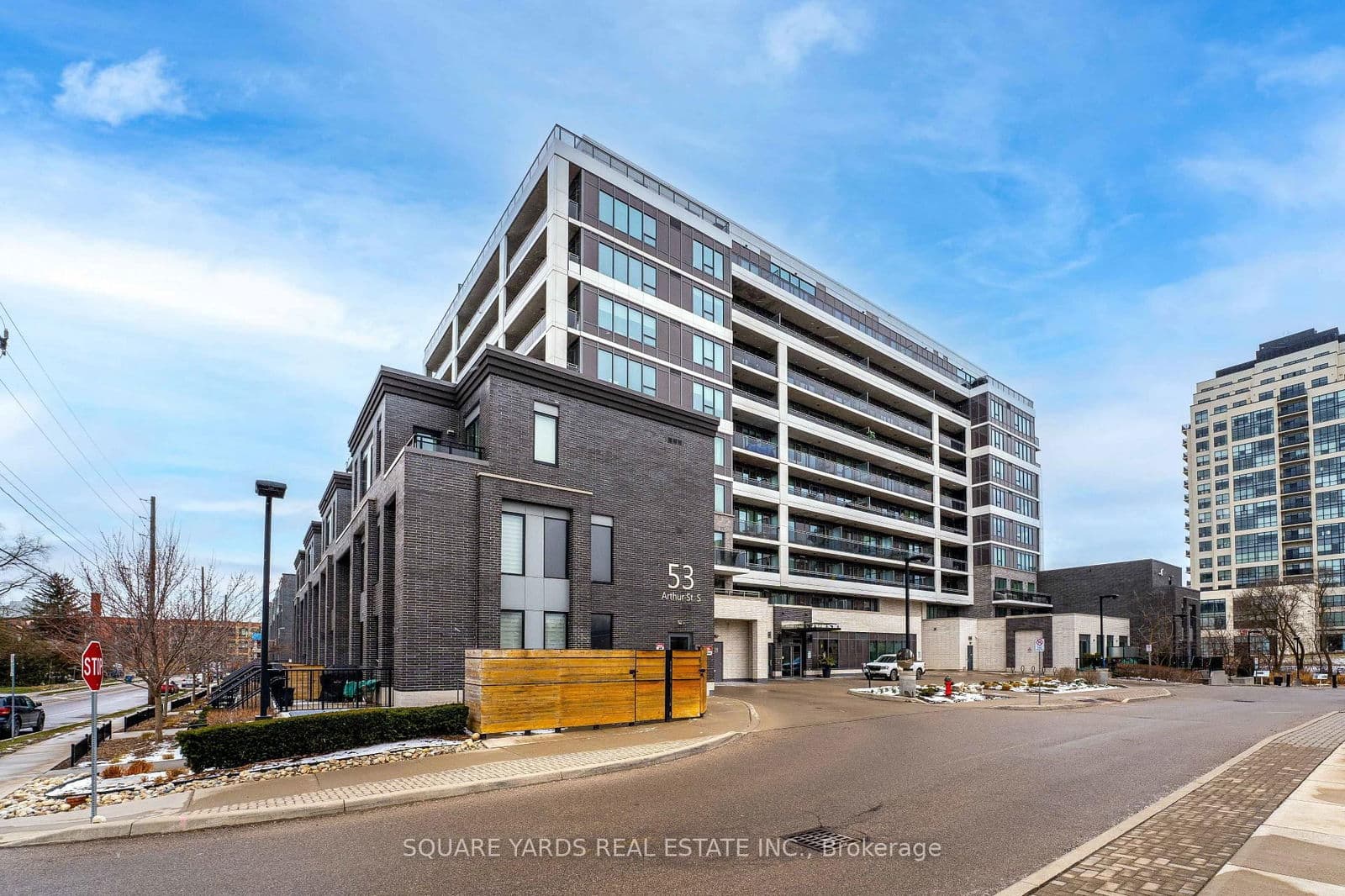 53 Arthur Street S, Unit 404