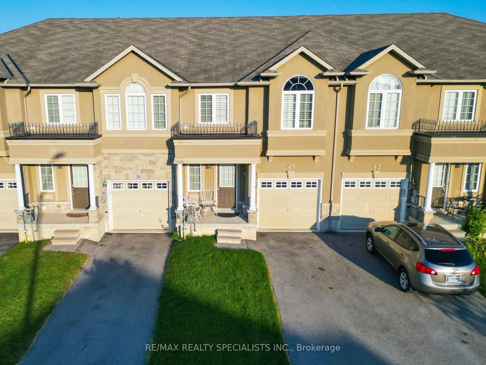41 Trafalgar Drive E