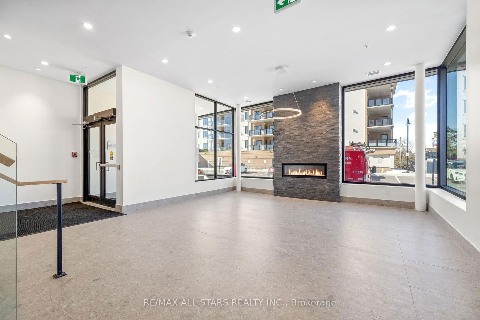 19B West Street N, Unit 206