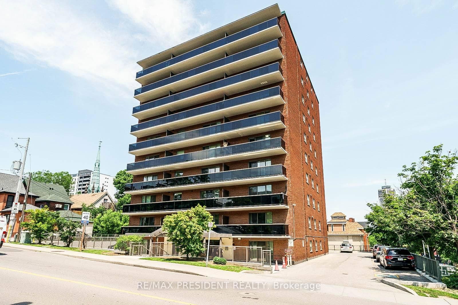 81 Charlton Avenue E, Unit 402