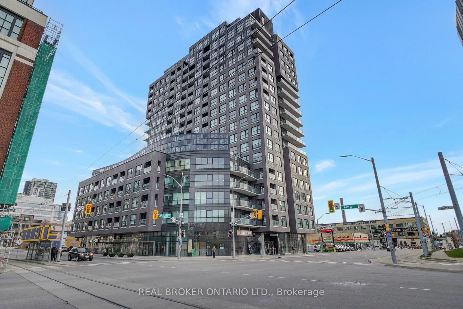 1 Victoria Street S, Unit 813
