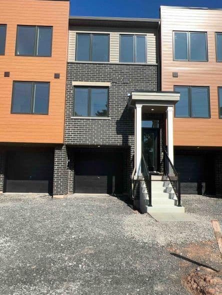 4 Reid Avenue N