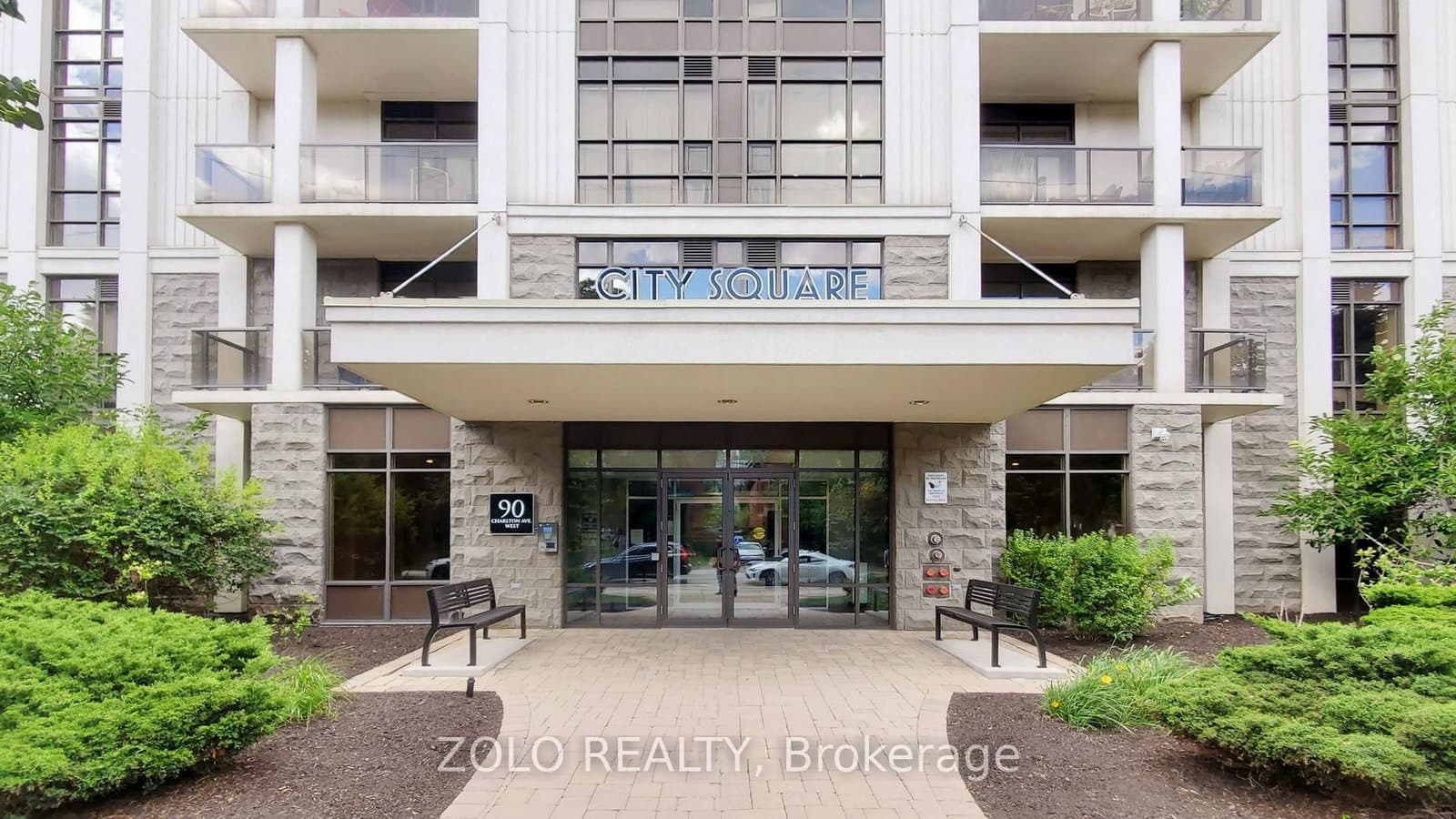 90 Charlton Avenue W, Unit 904