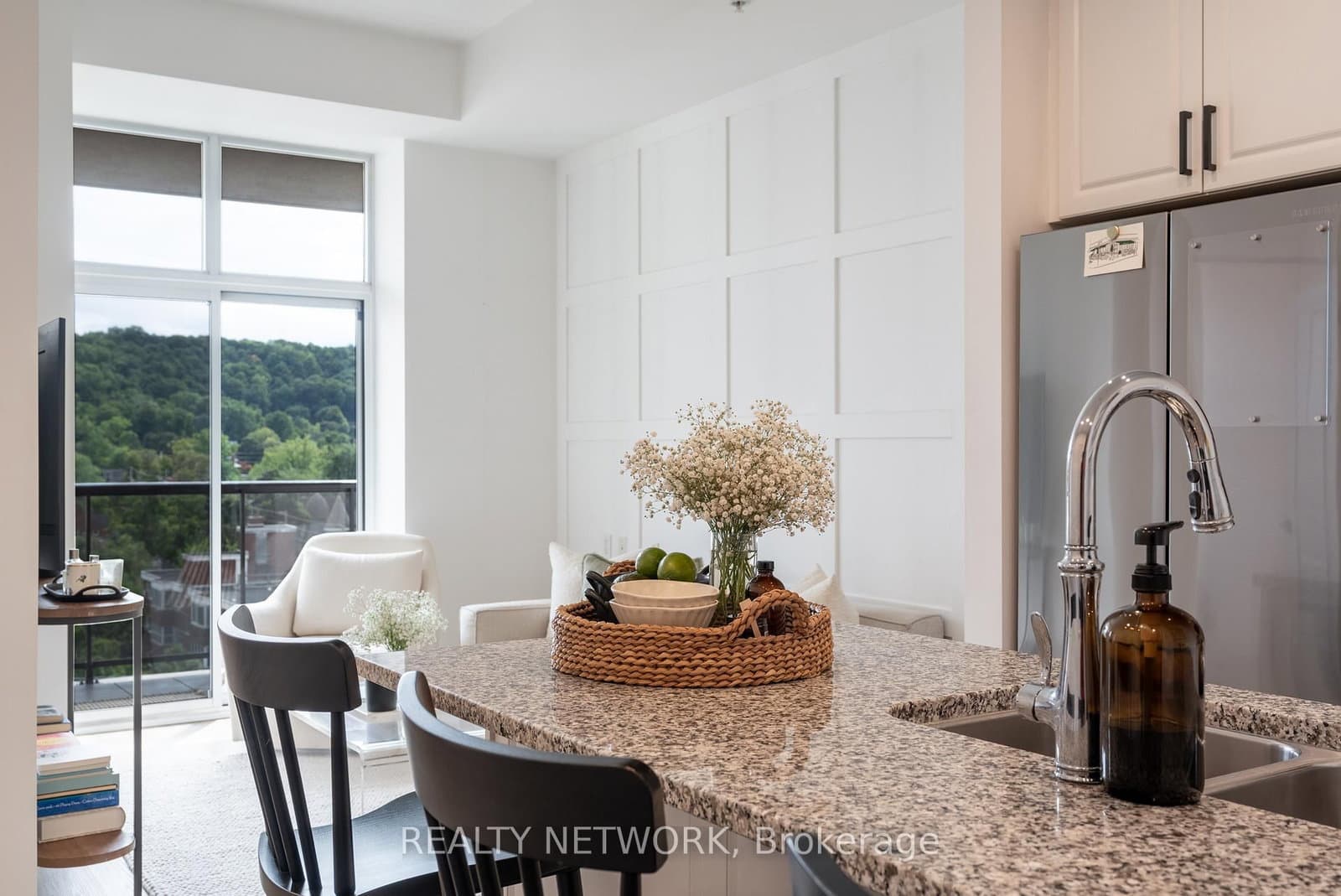 85 Robinson Street, Unit 1002