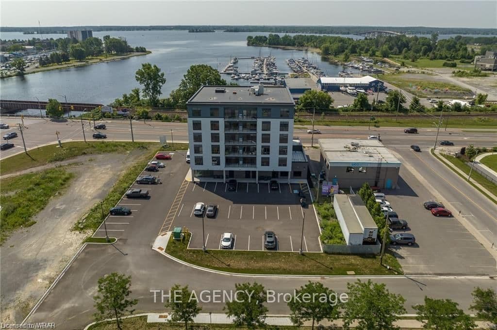 2 Dundas Street W, Unit 306