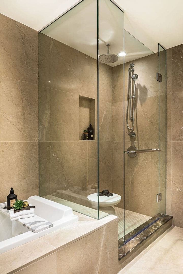 1335 Howe Condos - Image 8