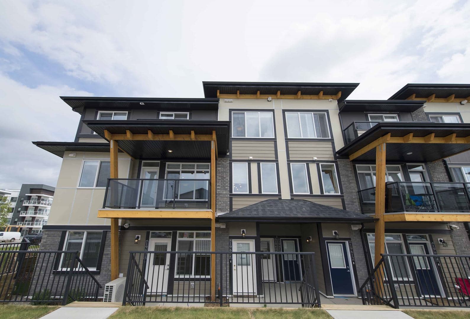 Stile Seton Condos - Image 5