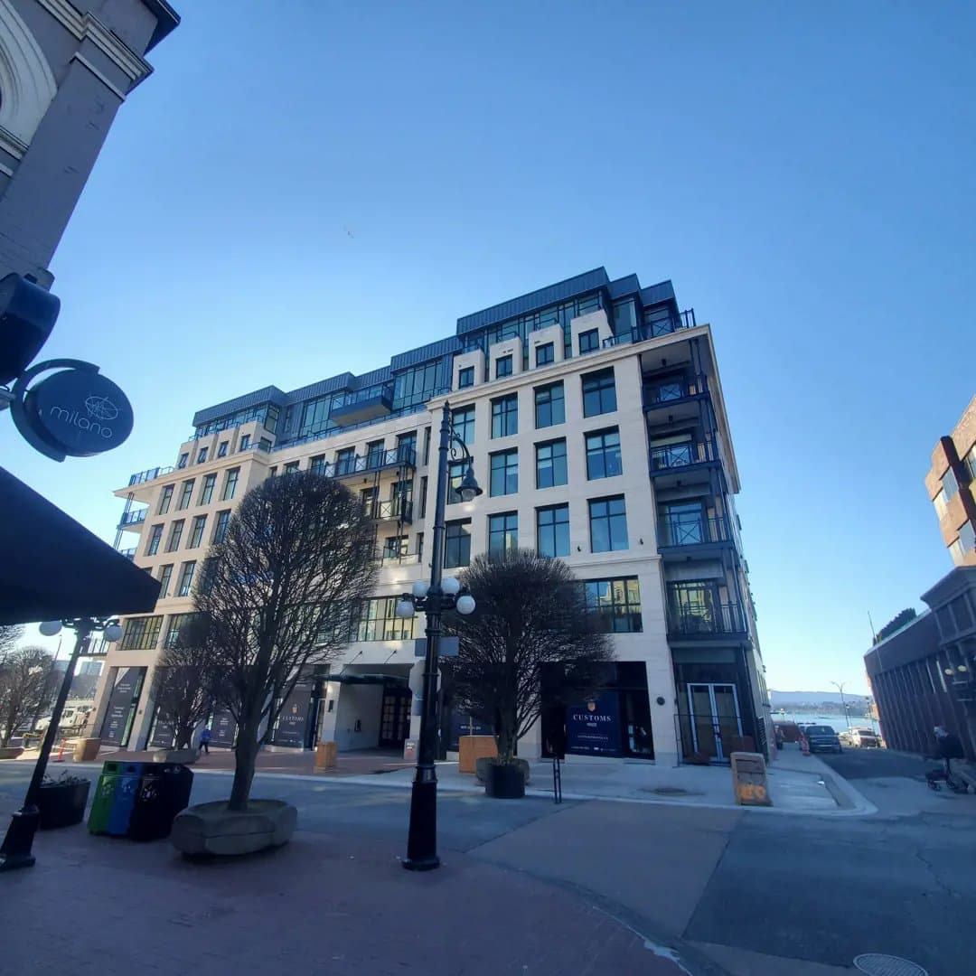 Customs House Condos - Image 10