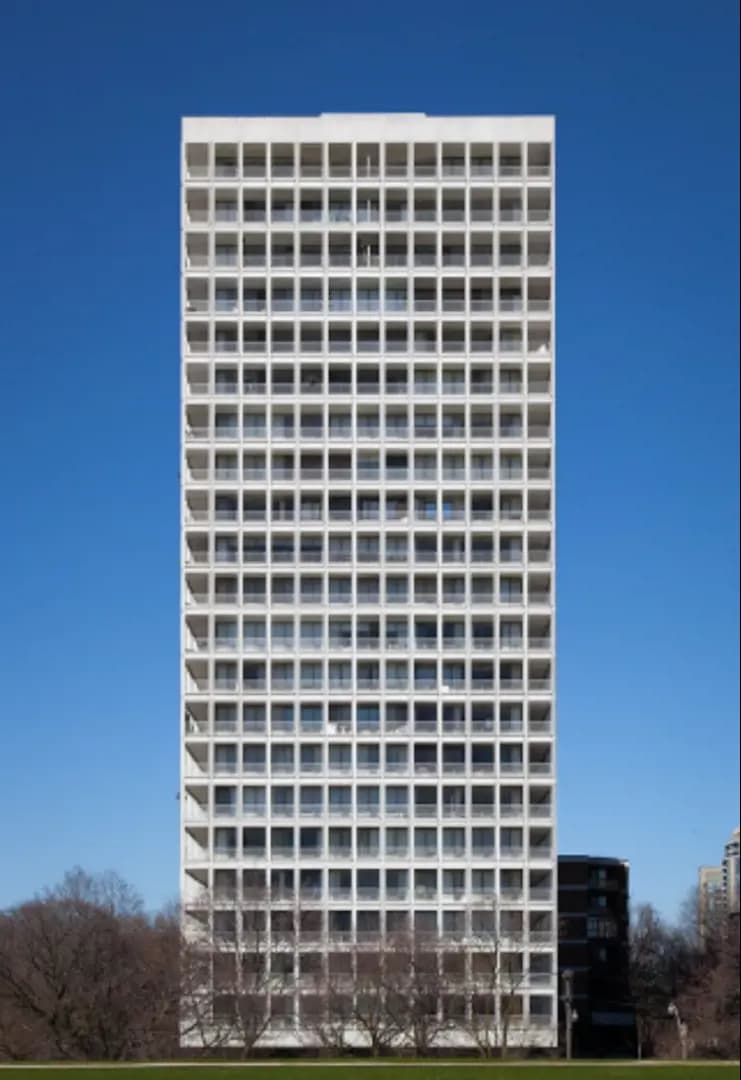 Forum Condos - Image 2