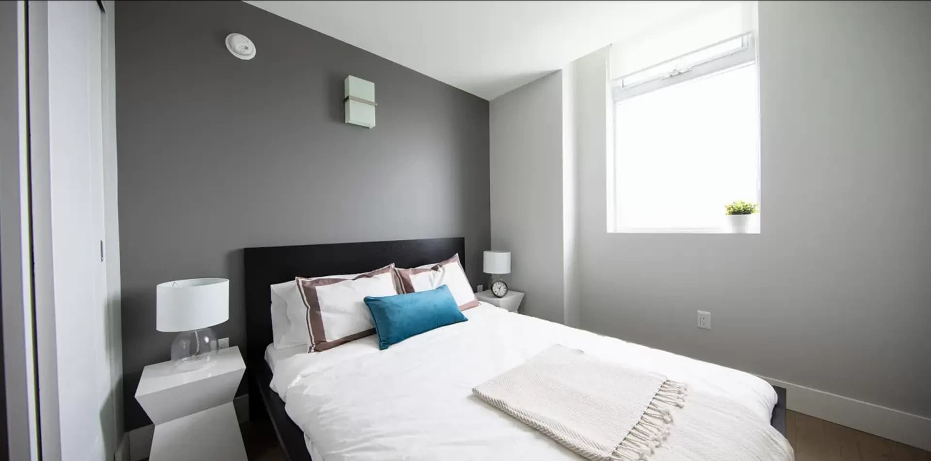 390 On The River Condos - Image 14